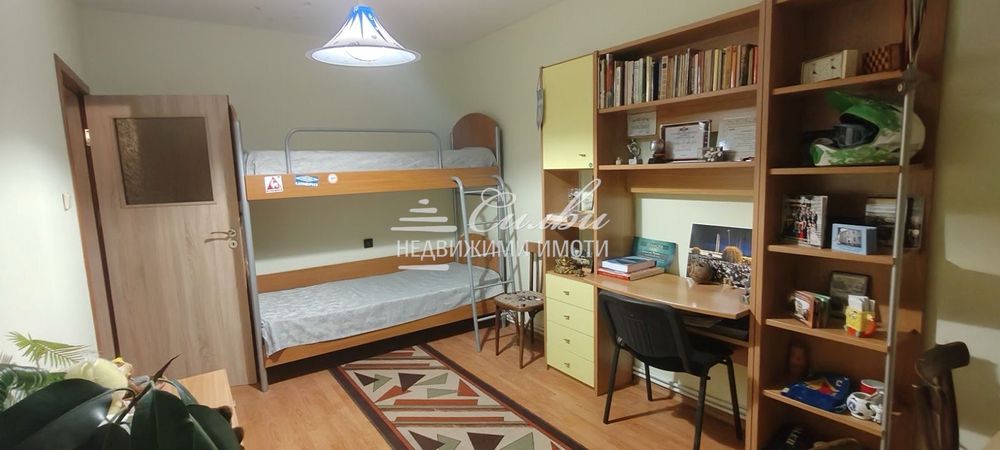 Етаж от къща в Шумен-Военно училище площ