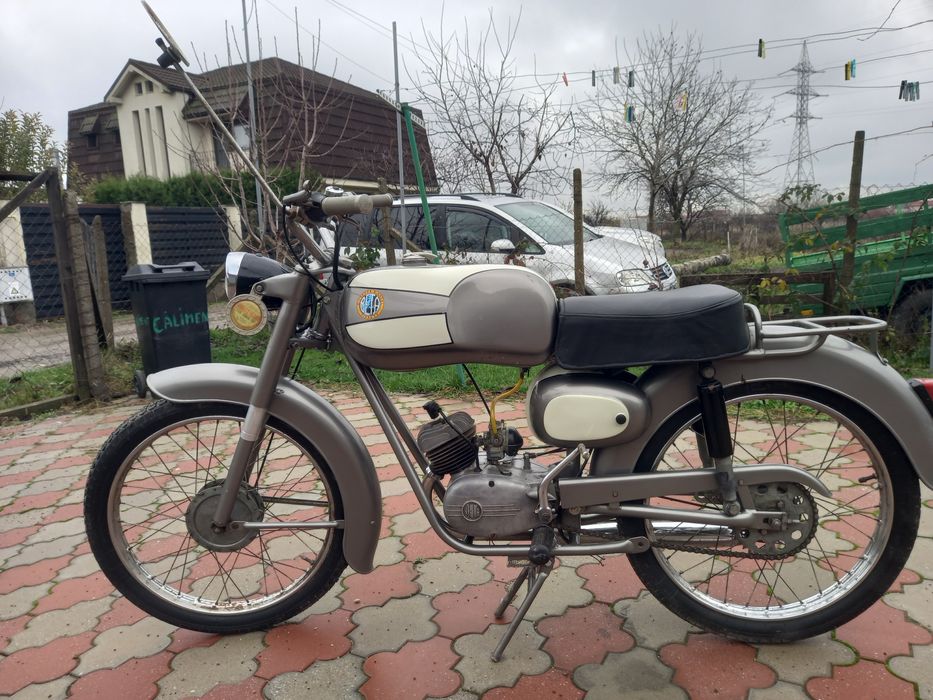 Vând motocicletă de colecție