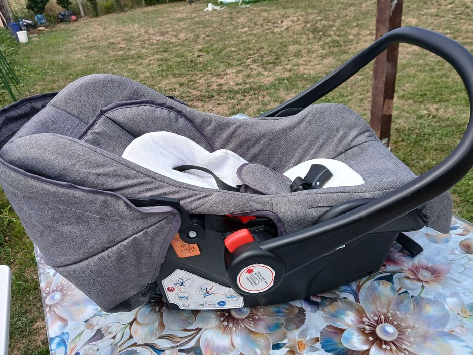 Scoica si scaunel masina pentru bebelus