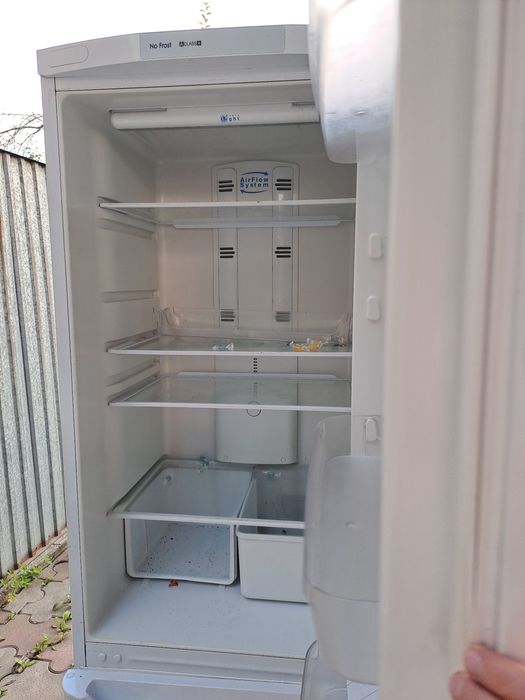 Холодильник indesit