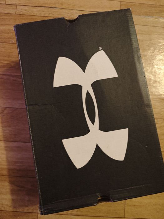 Продам кроссовки Under Armour