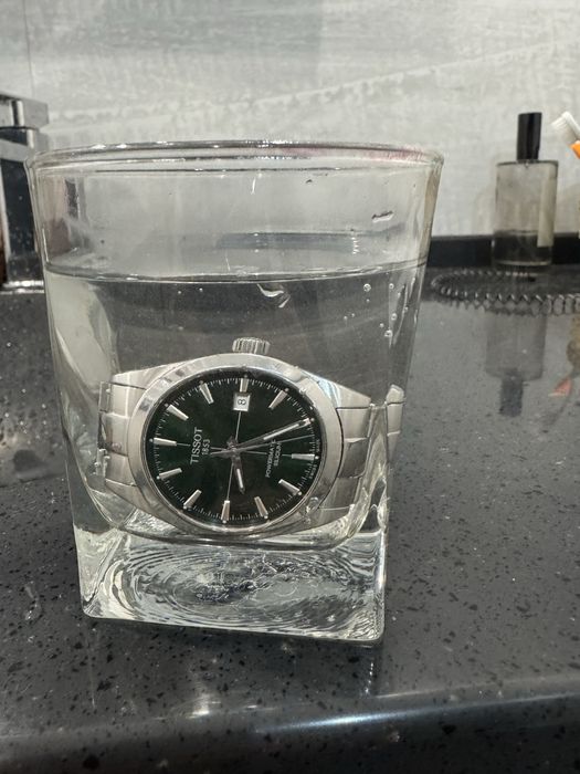 Продам часы Швейцарские Tissot