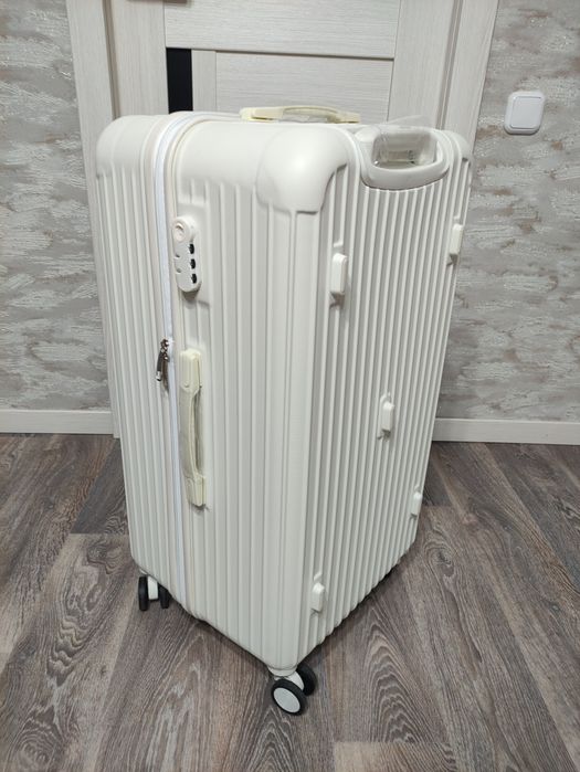 Чемодан, слоновая кость, новый