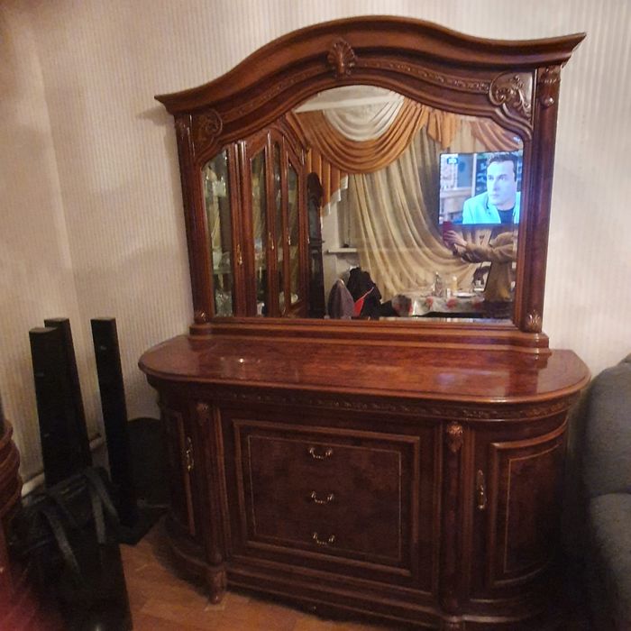Комод с зеркалом
