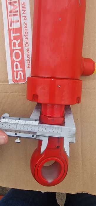 Cilindru hidraulic 570 mm strins tija  35 mm bolturi 30 mm Diametru de