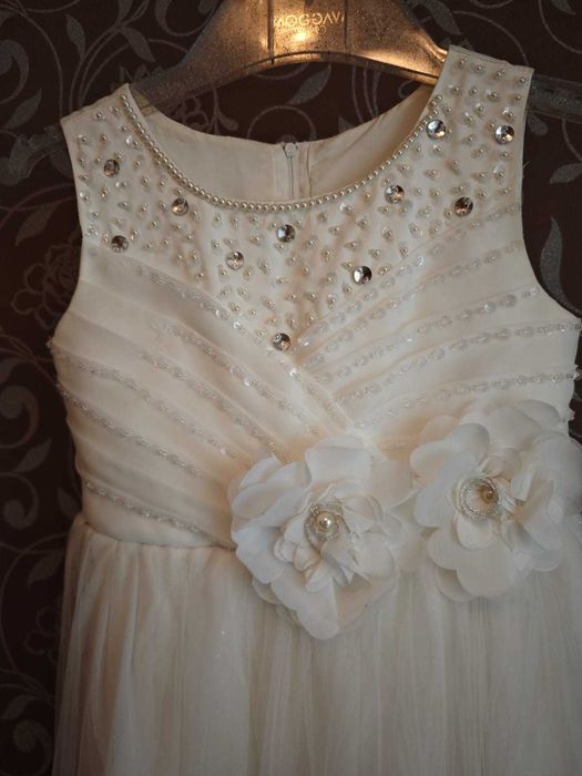 нарядное платье на 7-9 лет