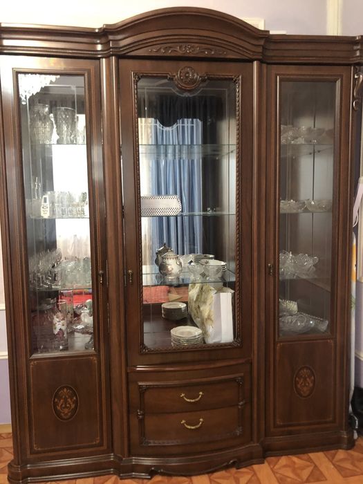 Сервант для гостинной