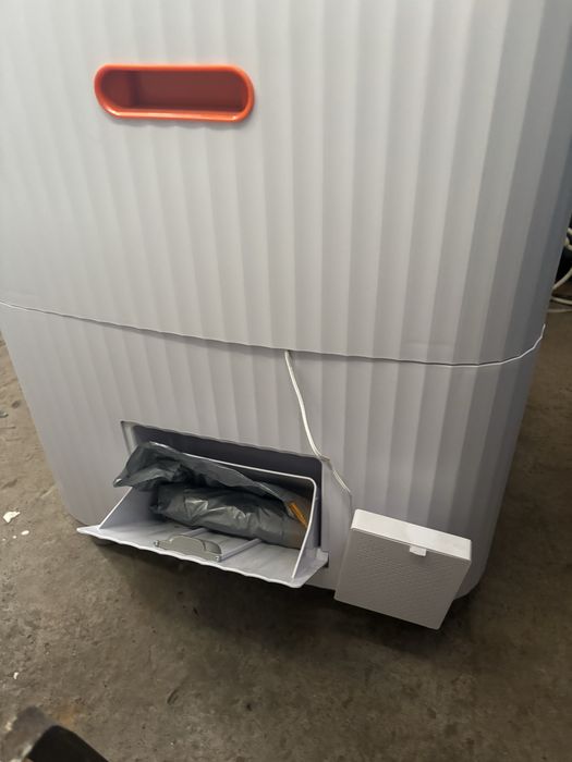 Продам латок для кошек автоматический