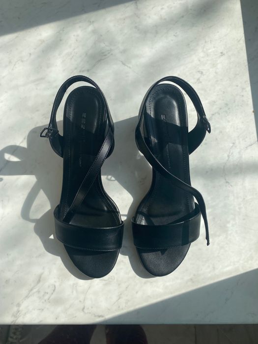 Черни обувки на нисък ток