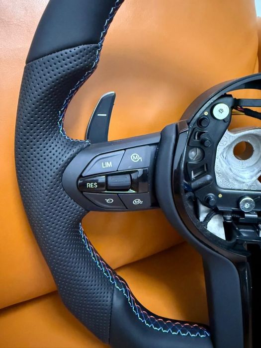 Volan M Pachet Piele Perforata // Airbag Inclus // Padele Incluse // Nu necesita Codare // Calitate Premium //