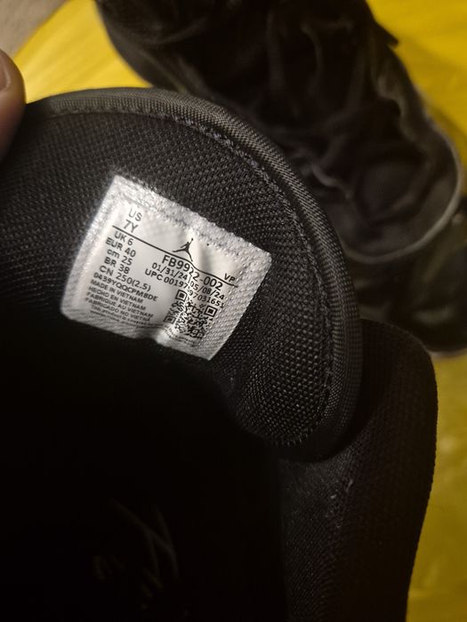 Adidași de vanzare