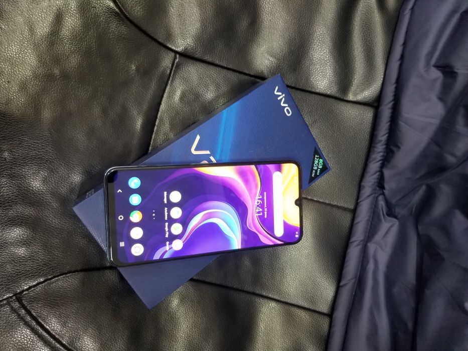 Vivo v20 se 8/128 karopka