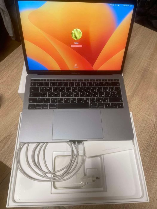 MacBook PRO Retina 2017 2.3 Ghz intel core i5