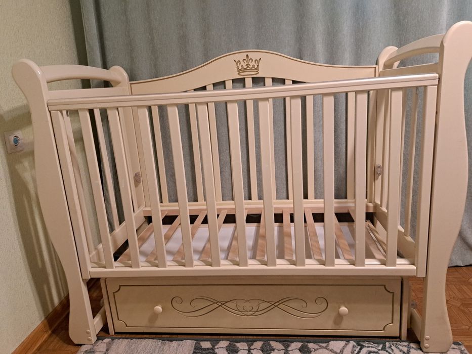 Детская кроватка-манеж