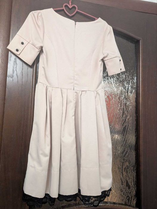 Платье бежевое S