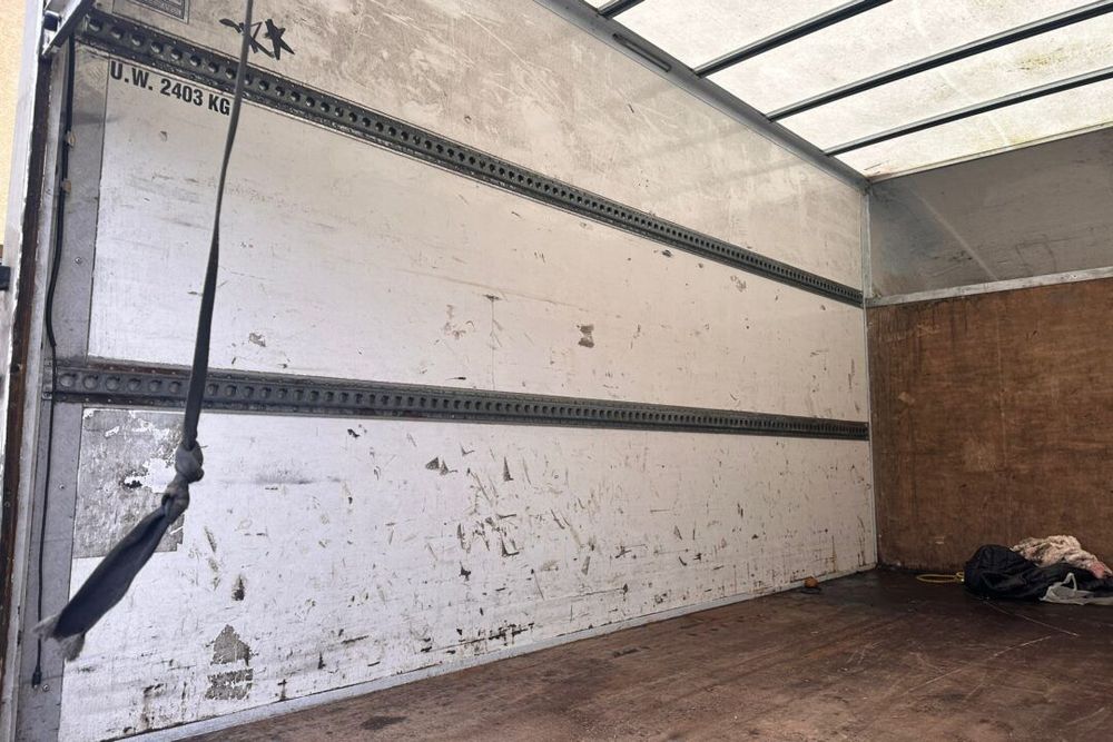 Cub Mercedes Sprinter lungime 4,1 m / lățime 2,1 m / înălțime 2,2 m