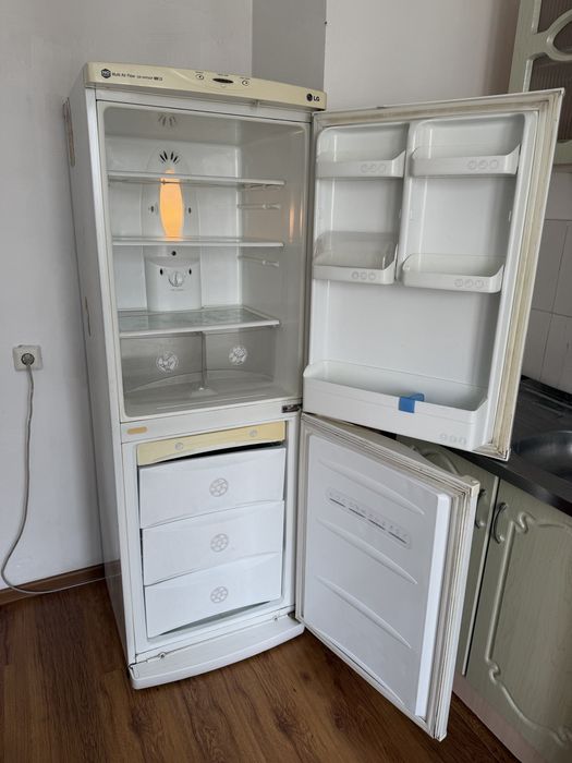 Продам холодильник в отличном состояний