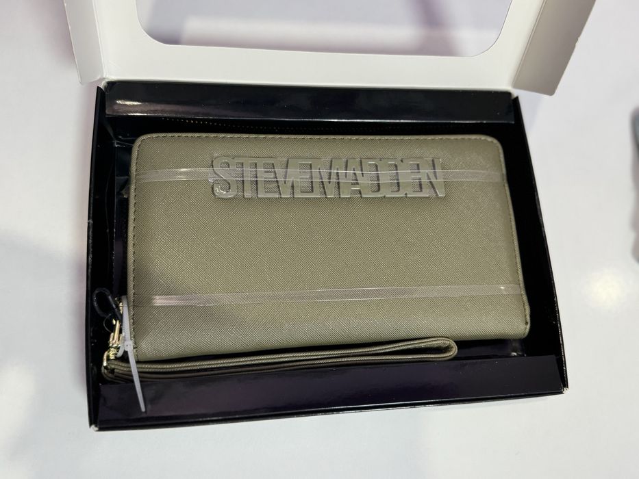 Steve Madden портфейл