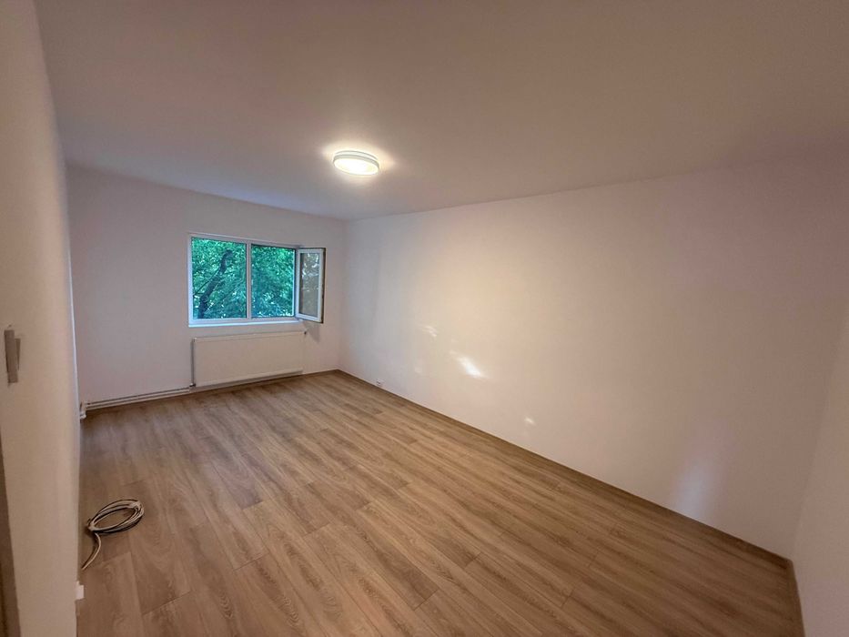 Proprietar, 2 Cam D, Renovat NOU, Etaj 3, Profi Canta!