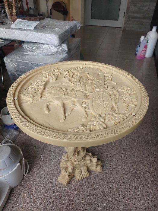 Уникат!!! 2бр. красиви масички с фигури