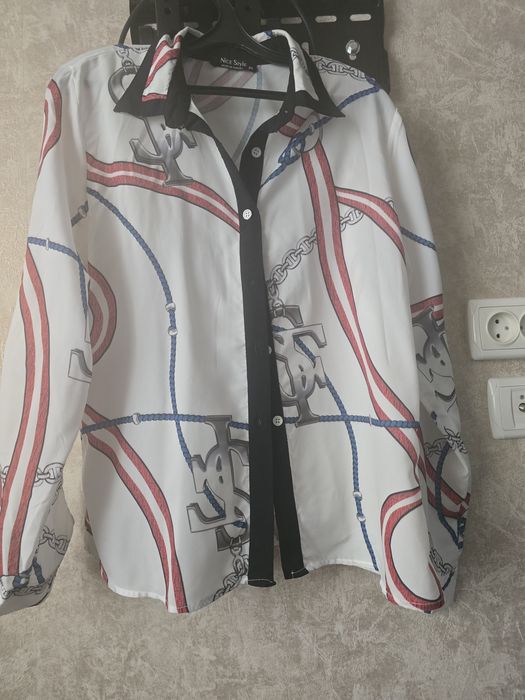 Блузки  разные белая, цветная, в полоску и туника цветная , в отличном