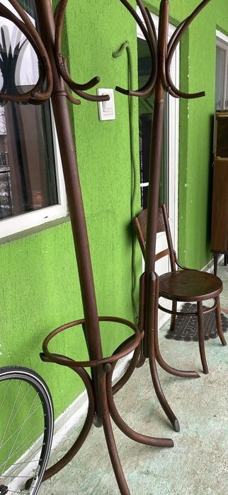 2 cuiere si un scaun