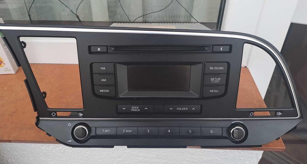 Radio CD + Grila ventilatie - Hyundai Elantra 2017