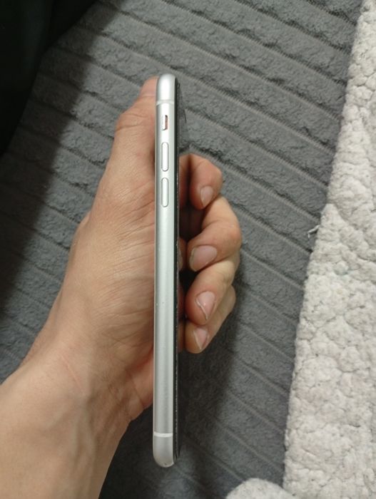 Продам Iphone xr