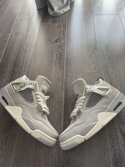 Jordan 4 Frozen Moments