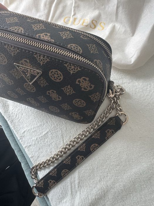 Дамска чанта Guess