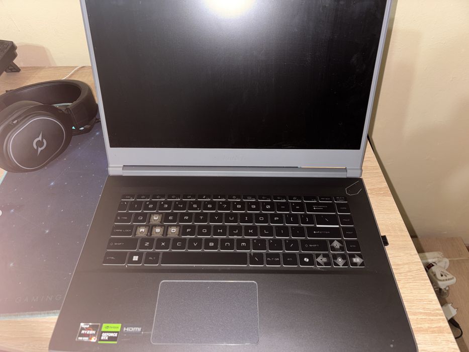 Leptop gaming msi folosit doar 3 luni este ca nou