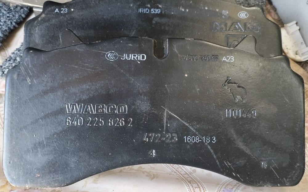 Vând plăcuțe pentru camion și remorcă