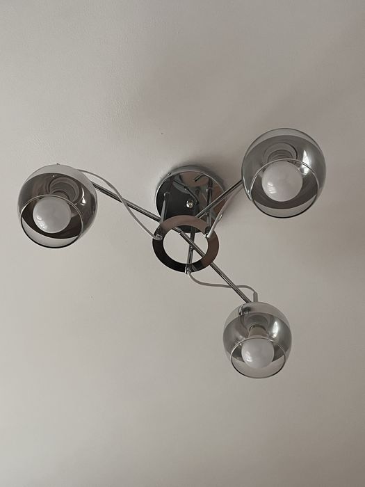 Продам потолочную люстру