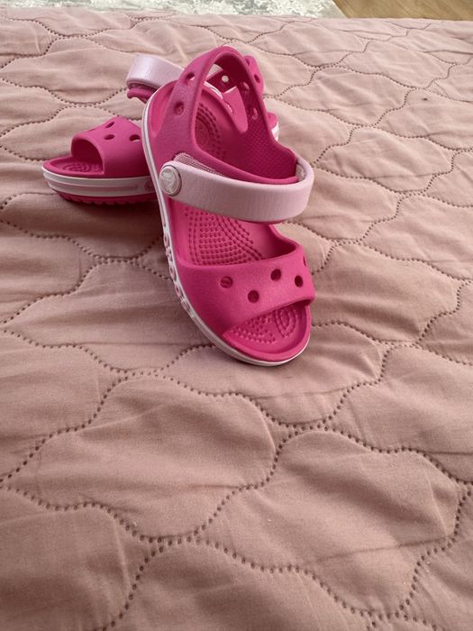 Sandale Crocs roz fete M 22-23 NOU