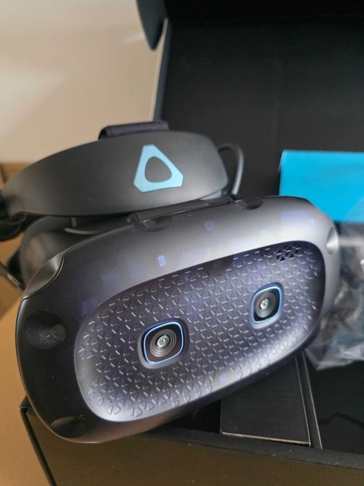 HTC Vive Cosmos Elite VR
