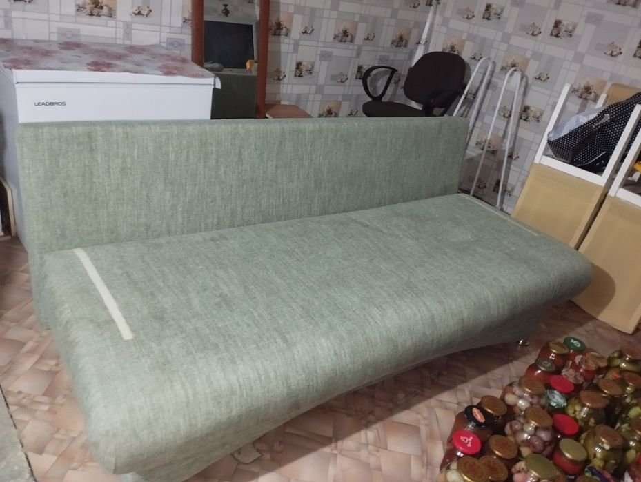 Продам диван в нормальном состоянии