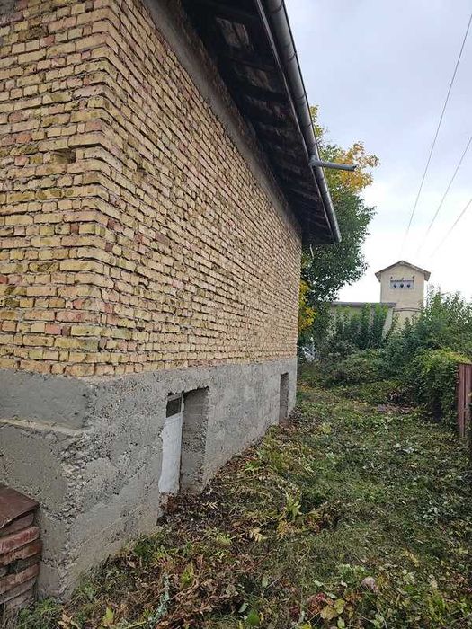 Продавам стопанска сграда  в гр. Велики Преслав