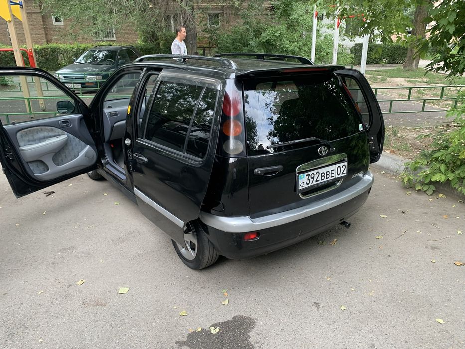 Тайота Раум 1997 года