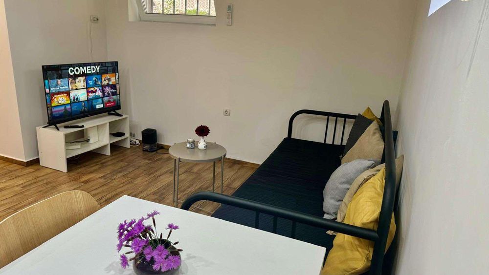 Дава се под наем Едностаен апартамент в Варна, Център - 30 кв.м за 300 € - Снимка #2