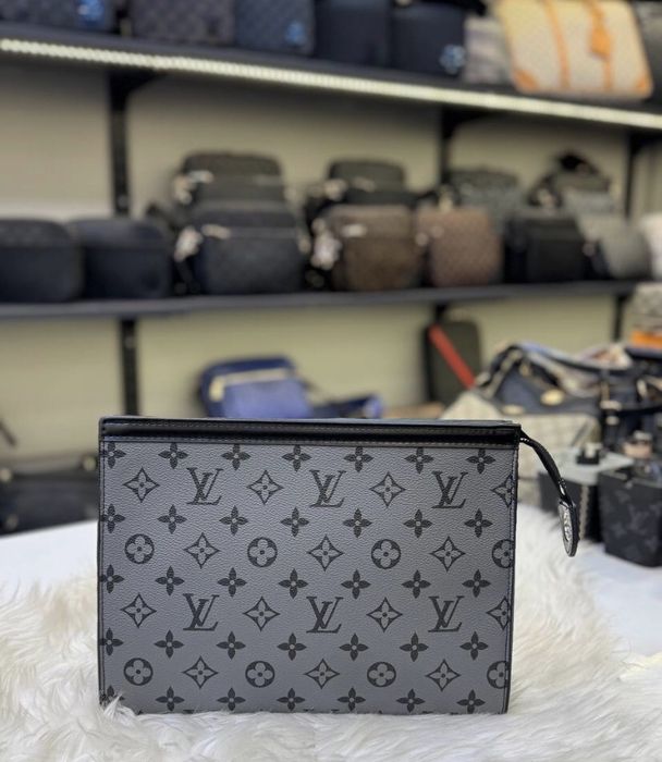 Чанта Клъч / тип плик Louis vuitton. НАЛИЧНИ !.