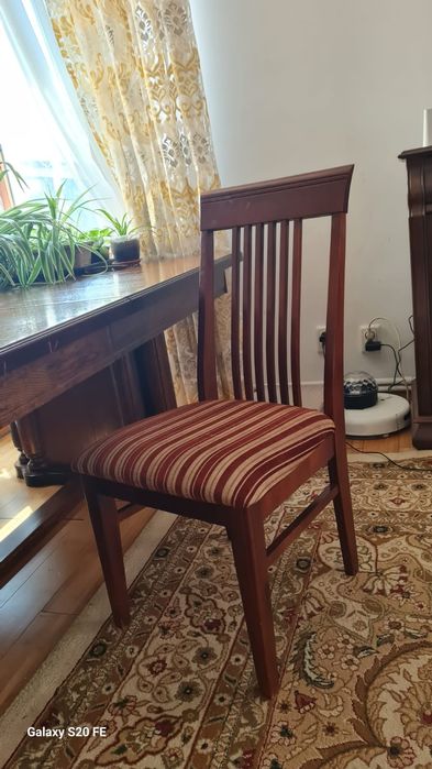 Спальный гарнитур. Стол и стулья, комод