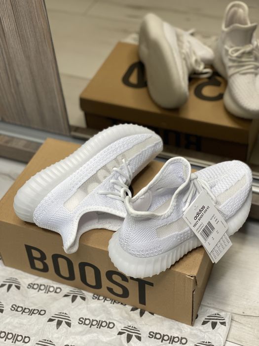 Adidasi YEEZY BOOST 350 V2