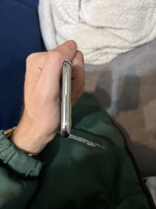 iPhone 11 pro заключен / счупен екран - за части