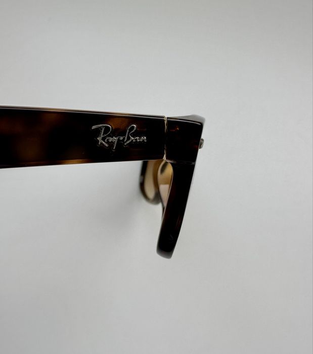 Ray Ban New Wayfarer RB2132 52-18 Havana Brown Gradient