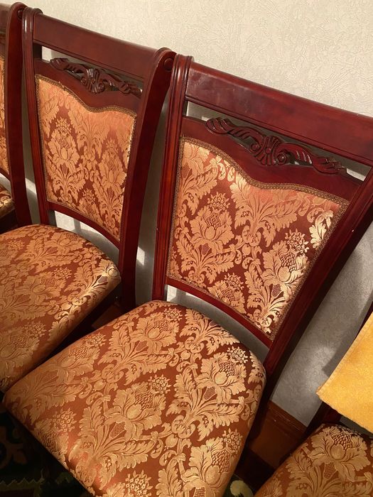 Стол со стульями б/у в хорошем состоянии