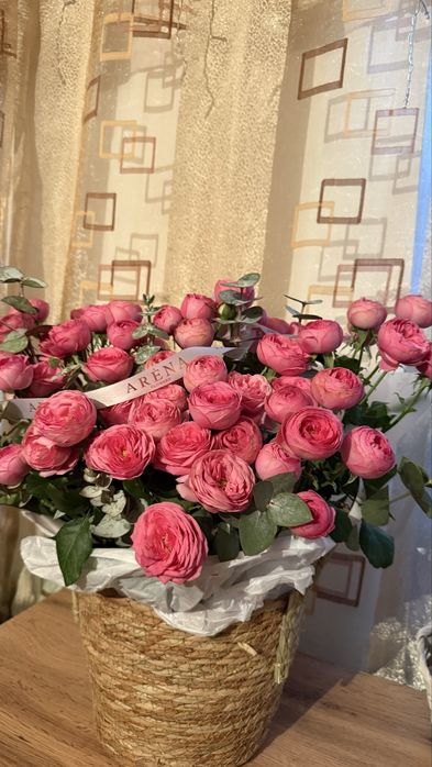 продам пионовидные розы, с корзиной