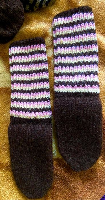 Вълнени ръчно изплетени чорапи