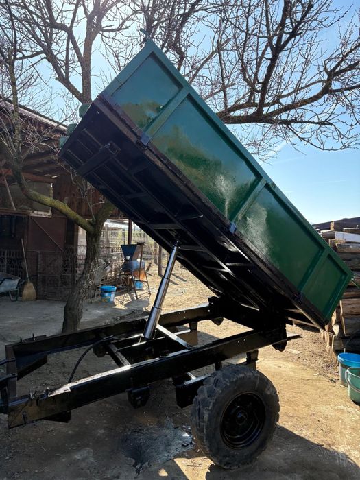 Vand remorca basculabila