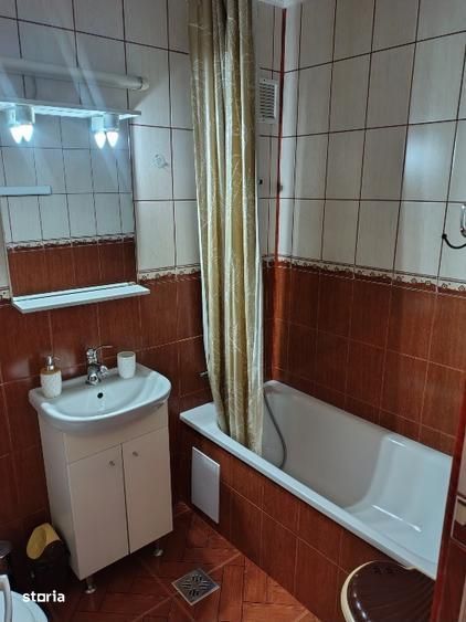 Garsonieră  spatioasă , decomandată , parter înalt, INEL 2
