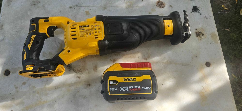 Se vinde sabie dewalt